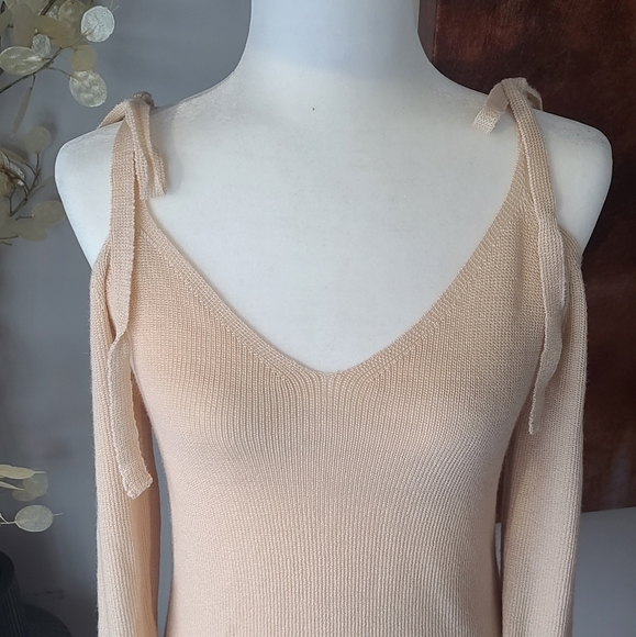 Nwt black swan cold shoulder sweater - Picture 3 of 7